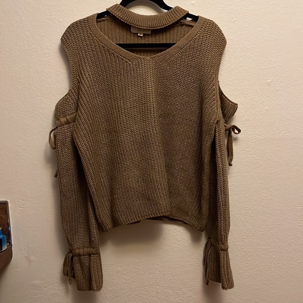 JCL v-neck cold shoulder sweater